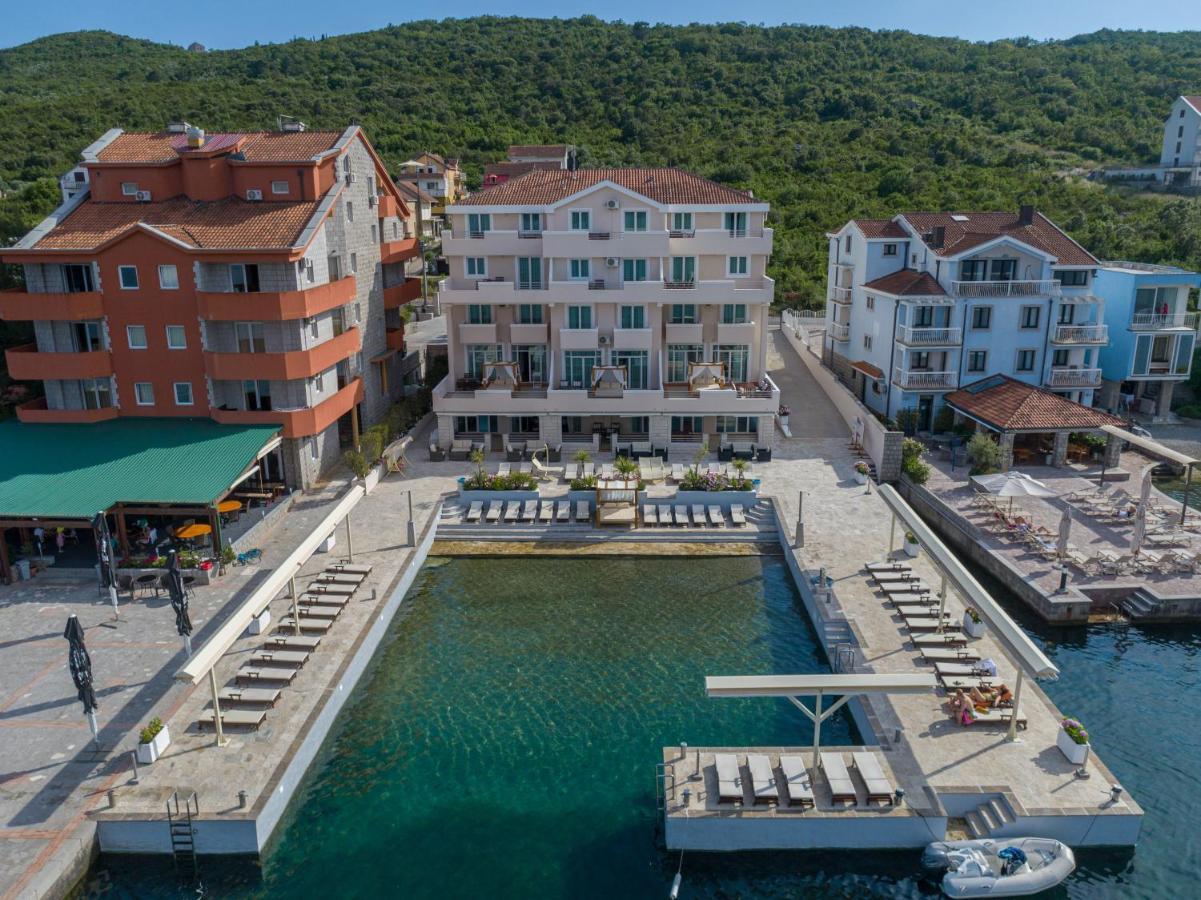 Apartments Adeona Tivat Exterior photo