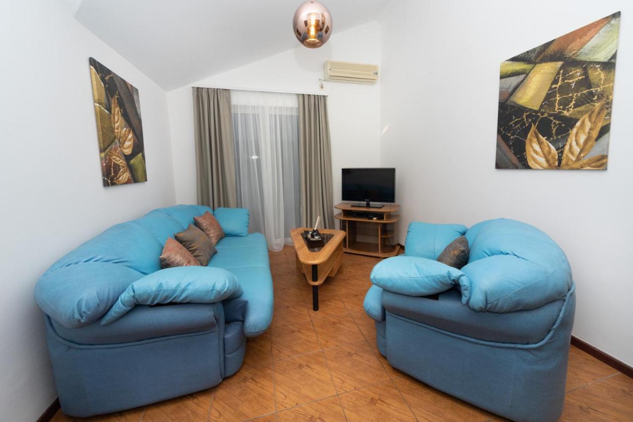 Apartments Adeona Tivat Exterior photo
