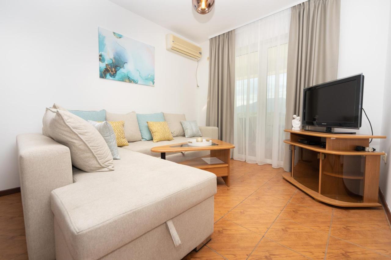 Apartments Adeona Tivat Exterior photo