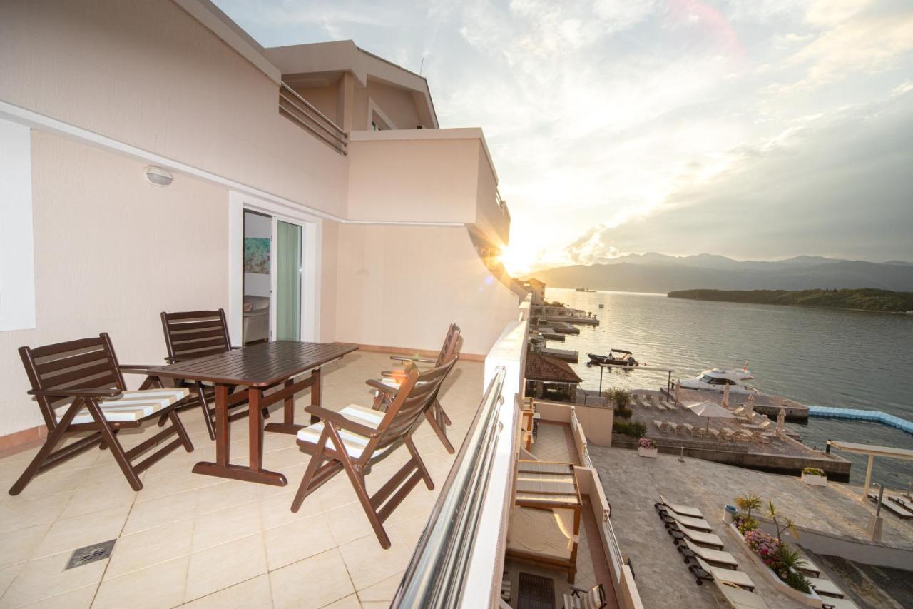 Apartments Adeona Tivat Exterior photo