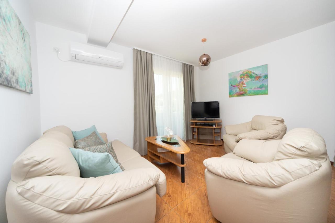 Apartments Adeona Tivat Exterior photo