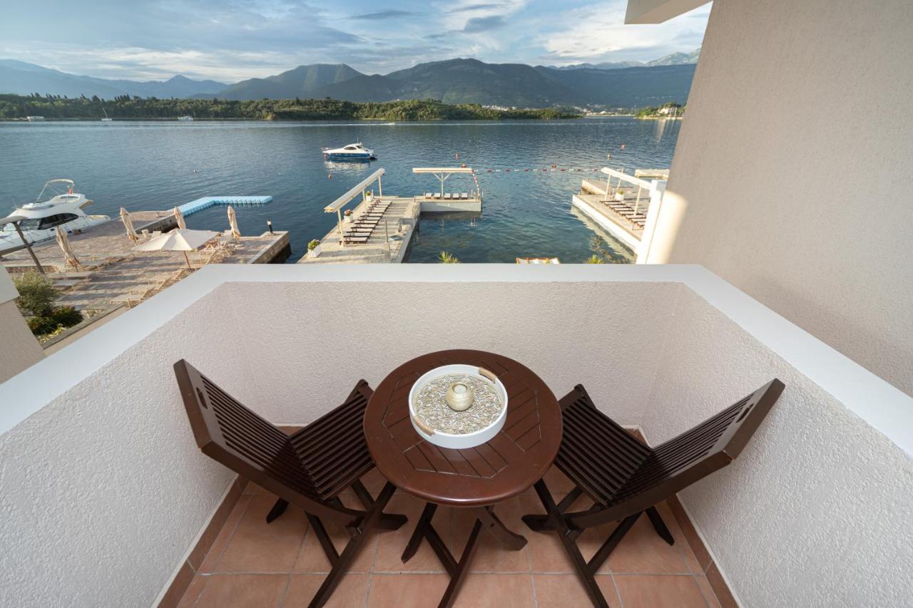 Apartments Adeona Tivat Exterior photo